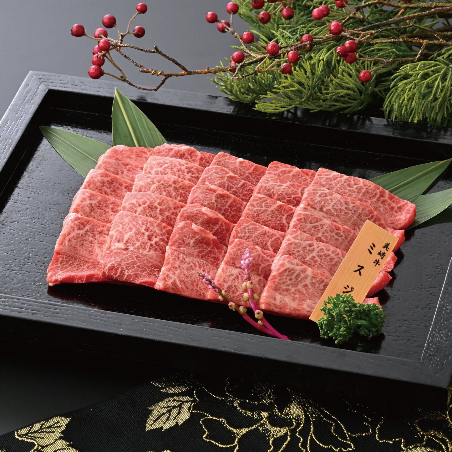 【2025年お歳暮特選冬ギフト】美崎牛 希少部位ミスジ｜葉脈のように美しい霜降り。石垣の塩で味わう贈答品
