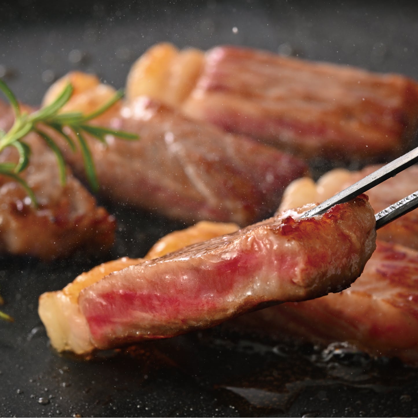 【2025年 お歳暮】美崎牛 特選サーロインステーキ 2枚セット｜食卓を豪華に彩る、石垣の塩付き