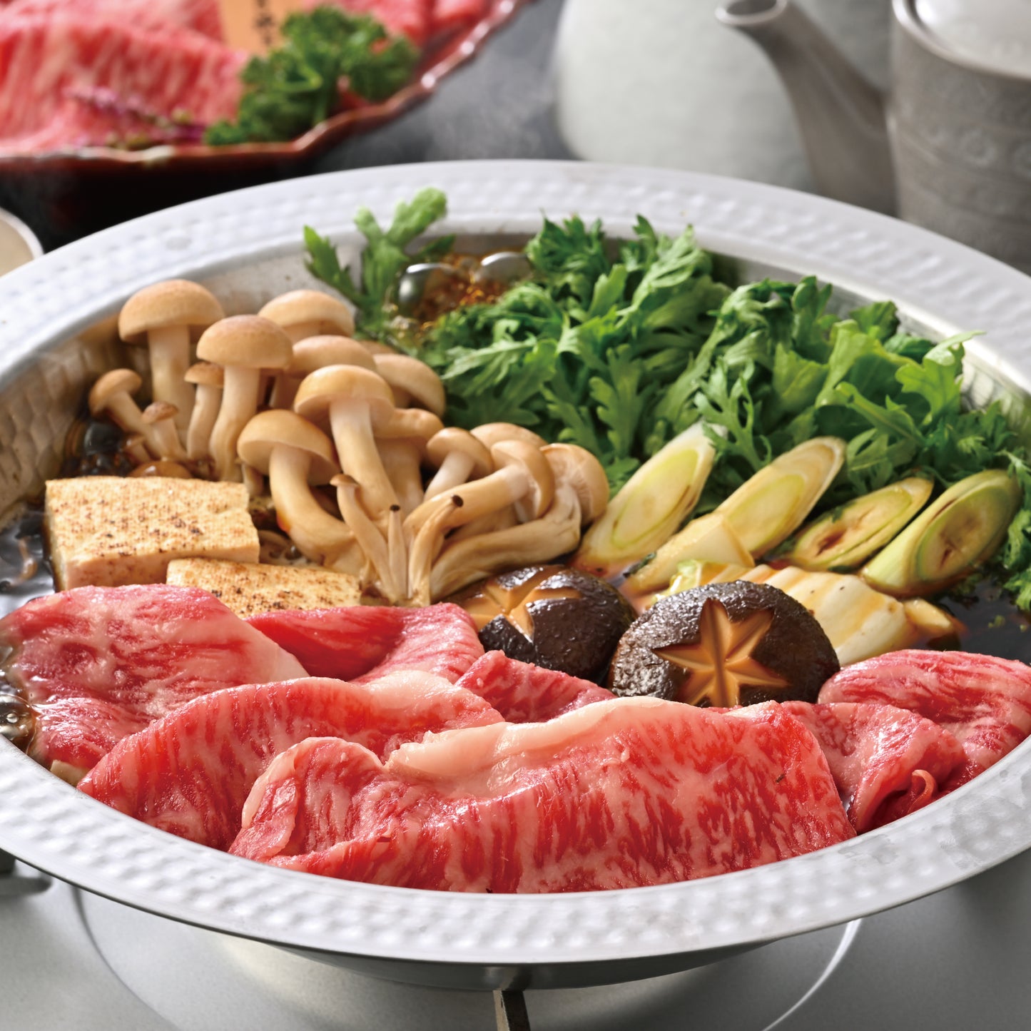 【数量限定・2025年お歳暮ギフト】年末年始の食卓を豪華に。とろける美崎牛 ロースすき焼き用｜贈答用化粧箱・のし対応